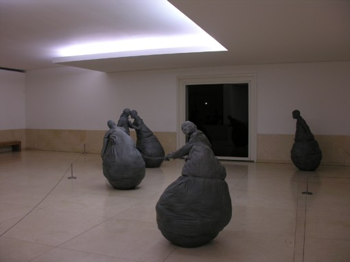 juan-munoz_cena-de-conversacao_1996